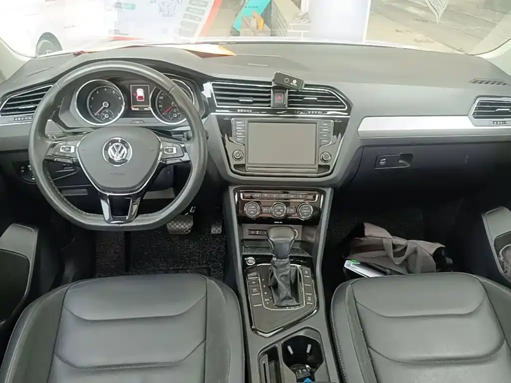 Volkswagen Tiguan L — фото 10