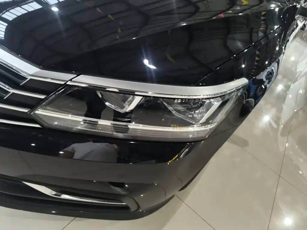 Volkswagen Passat — фото 24
