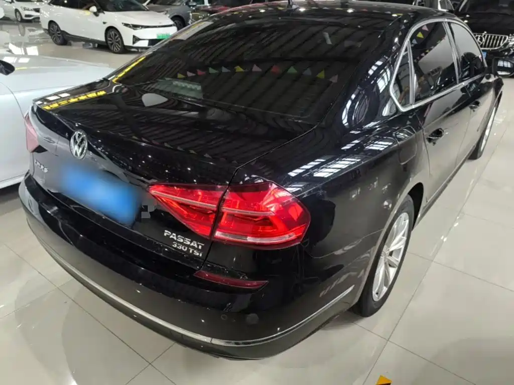 Volkswagen Passat — фото 7