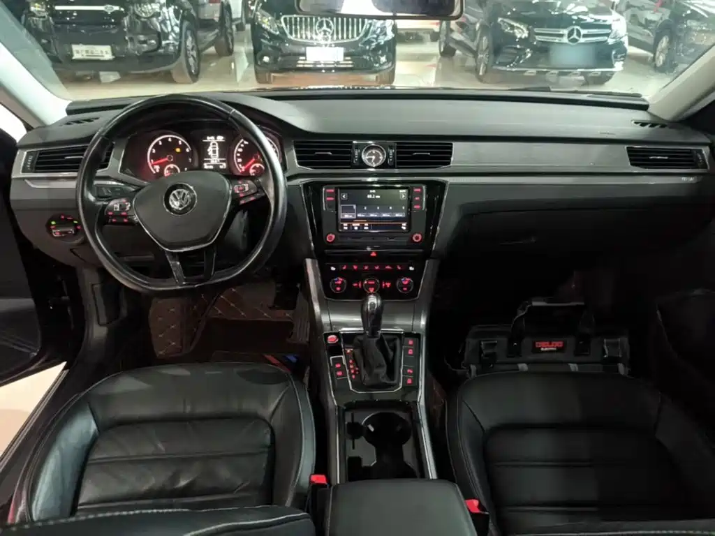 Volkswagen Passat — фото 10