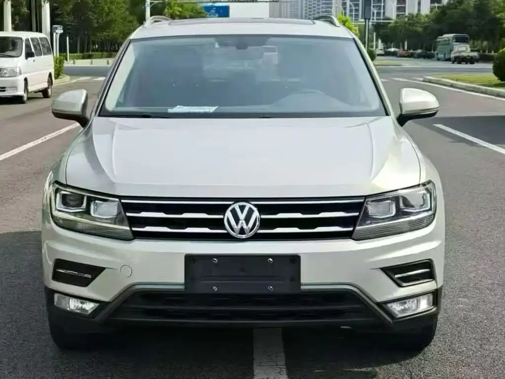 Volkswagen Tiguan L — фото 2