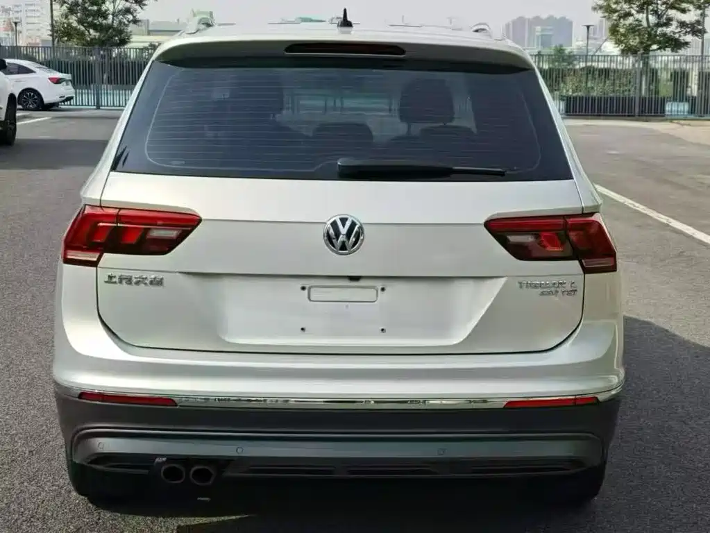 Volkswagen Tiguan L — фото 5