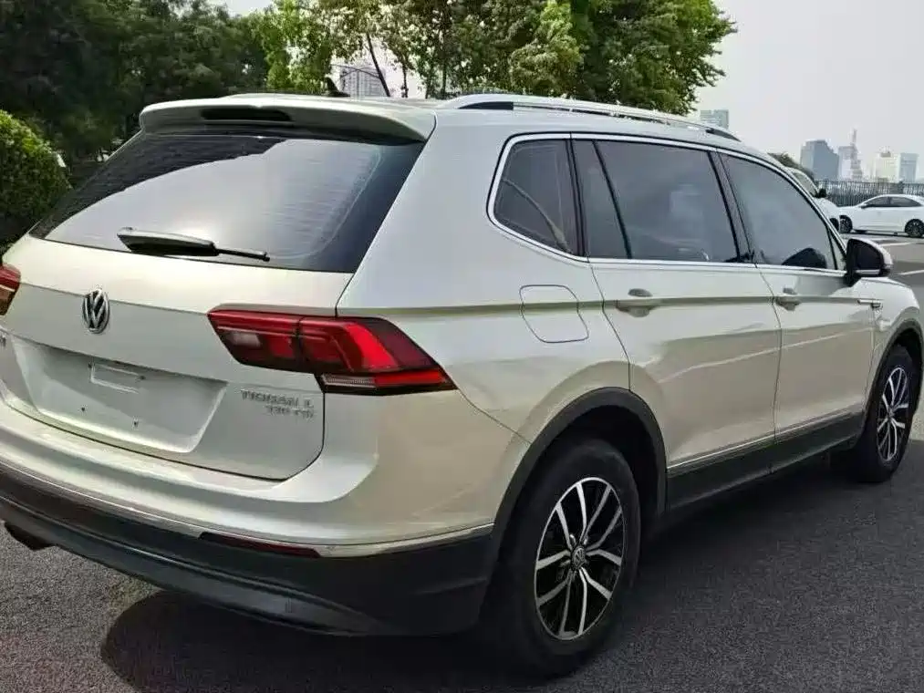 Volkswagen Tiguan L — фото 6