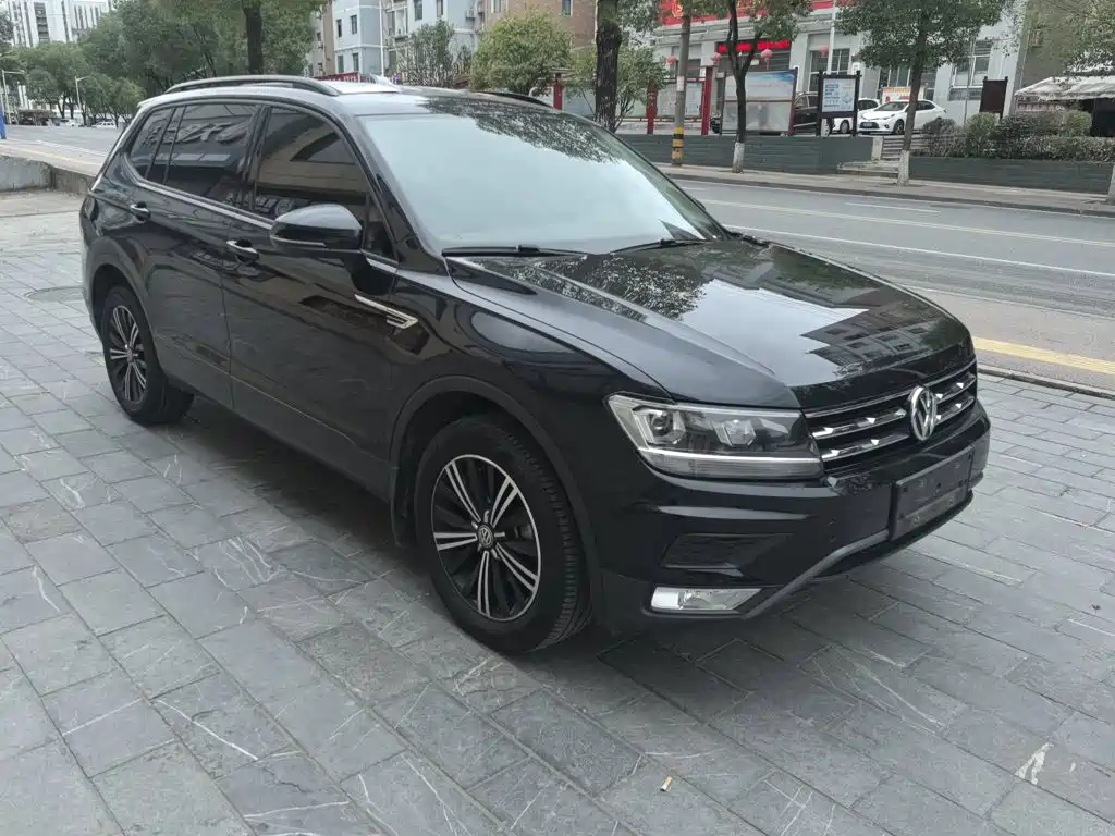 Volkswagen Tiguan L — фото 13