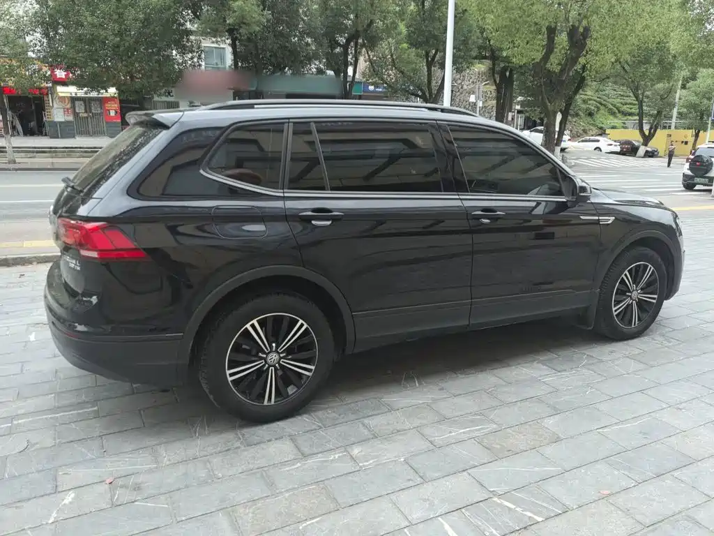 Volkswagen Tiguan L — фото 14