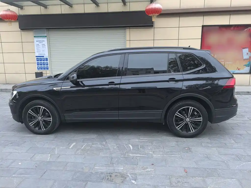 Volkswagen Tiguan L — фото 17