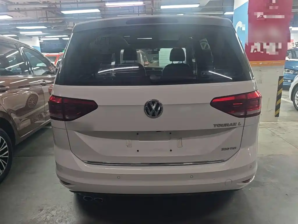 Volkswagen Touran — фото 6