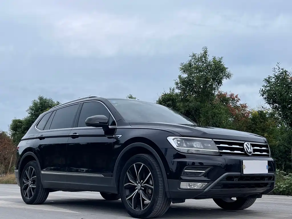 Volkswagen Tiguan L — фото 2