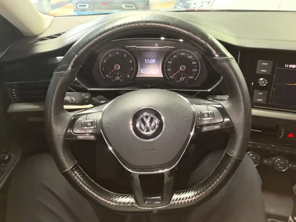 Volkswagen Passat — фото 11