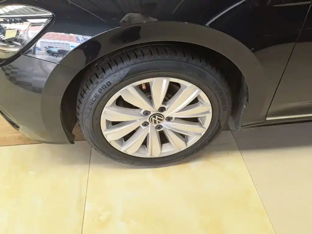 Volkswagen Passat — фото 23
