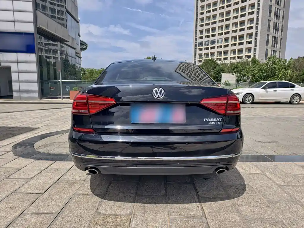 Volkswagen Passat — фото 11