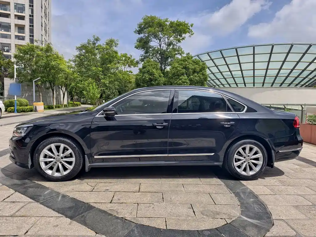 Volkswagen Passat — фото 8