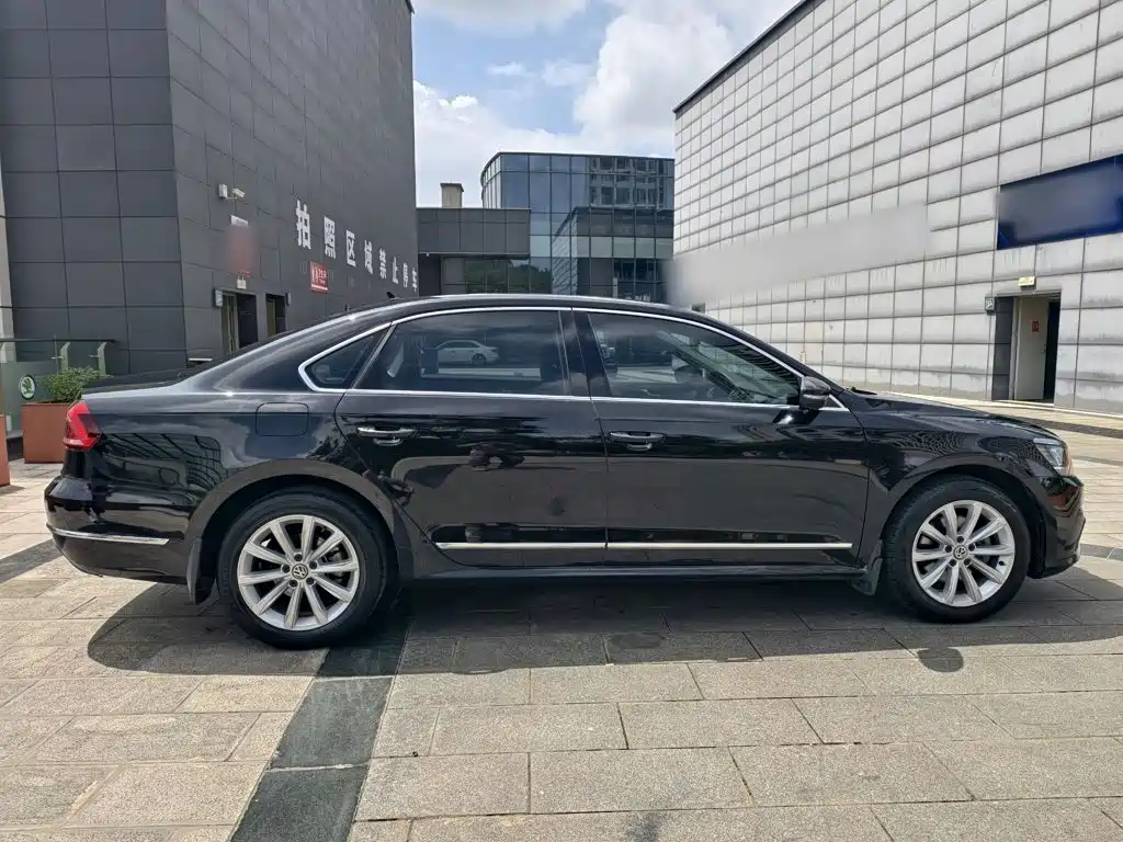 Volkswagen Passat — фото 9