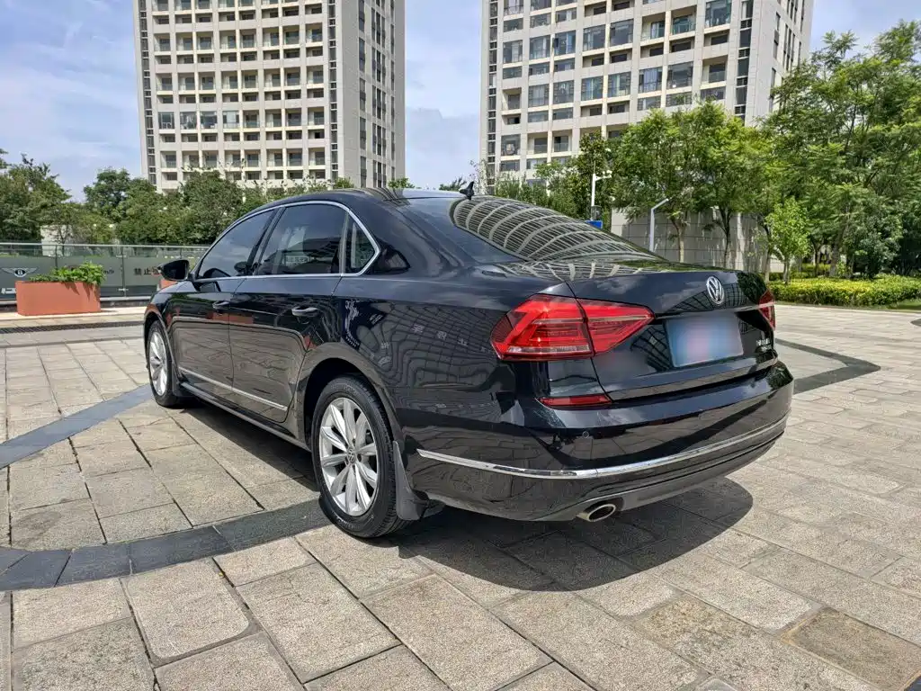 Volkswagen Passat — фото 10