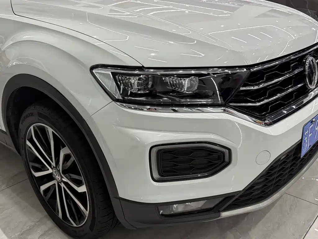 Volkswagen T-Roc — фото 10