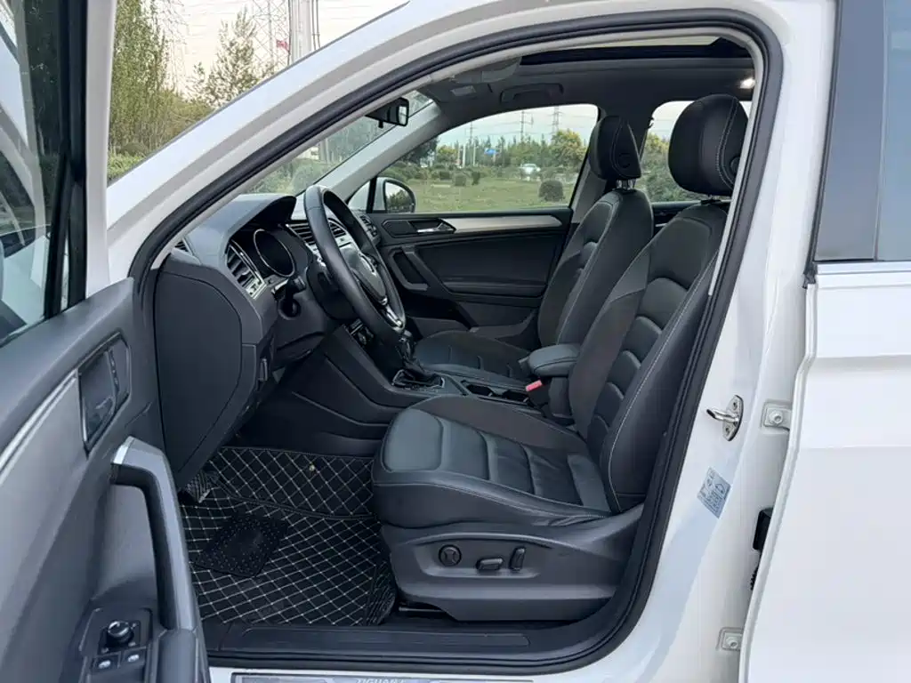 Volkswagen Tiguan L — фото 13