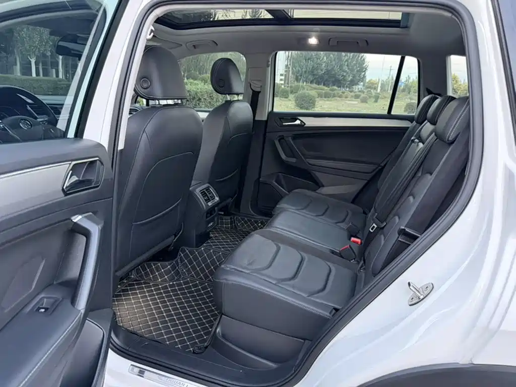 Volkswagen Tiguan L — фото 14