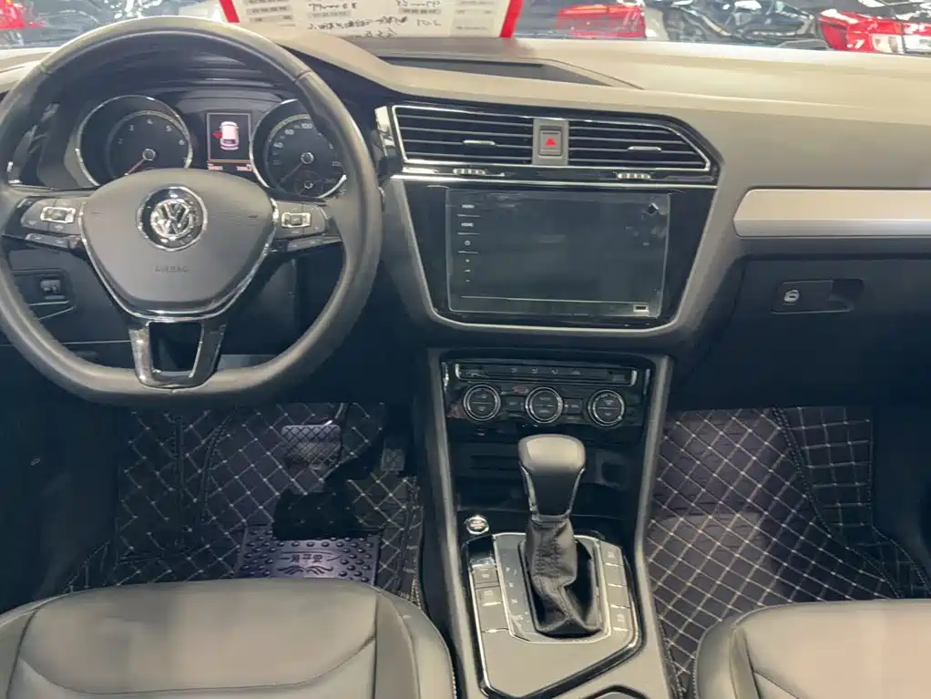 Volkswagen Tiguan L — фото 4
