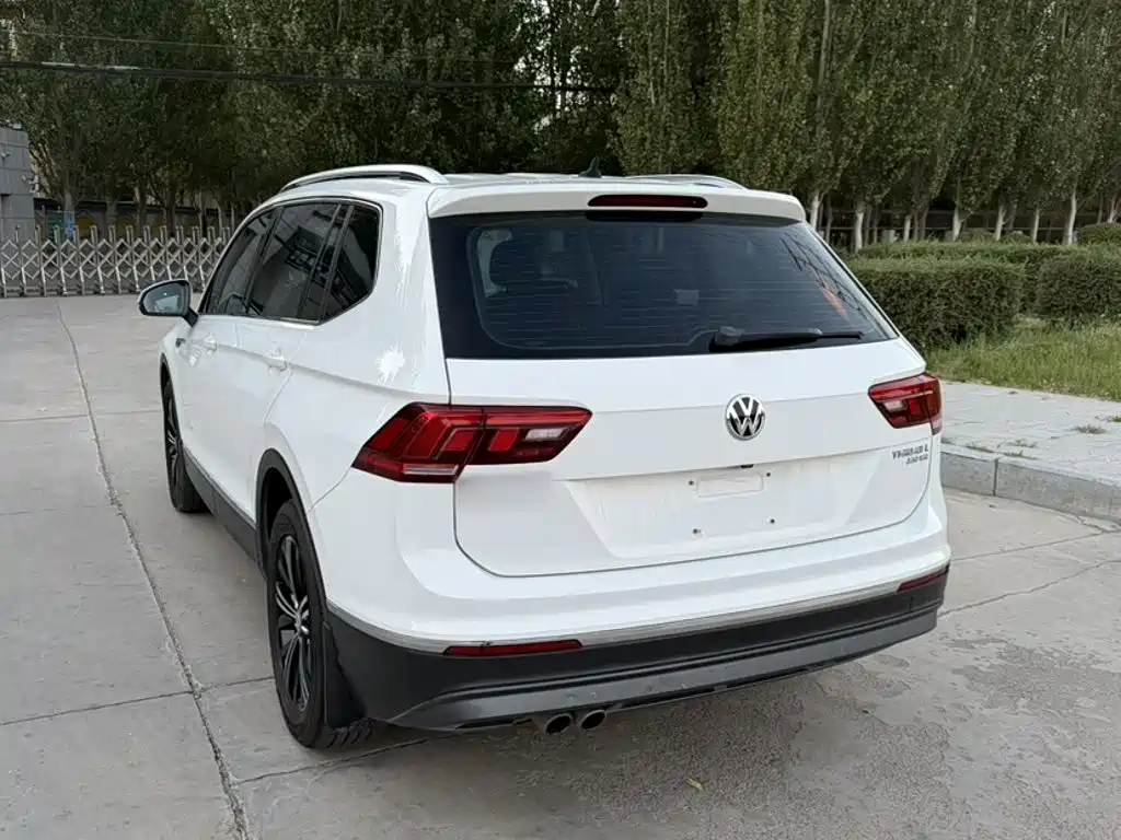 Volkswagen Tiguan L — фото 7