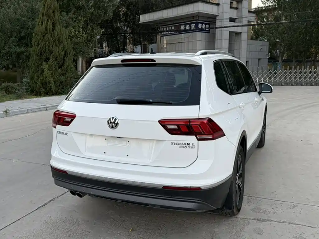 Volkswagen Tiguan L — фото 8