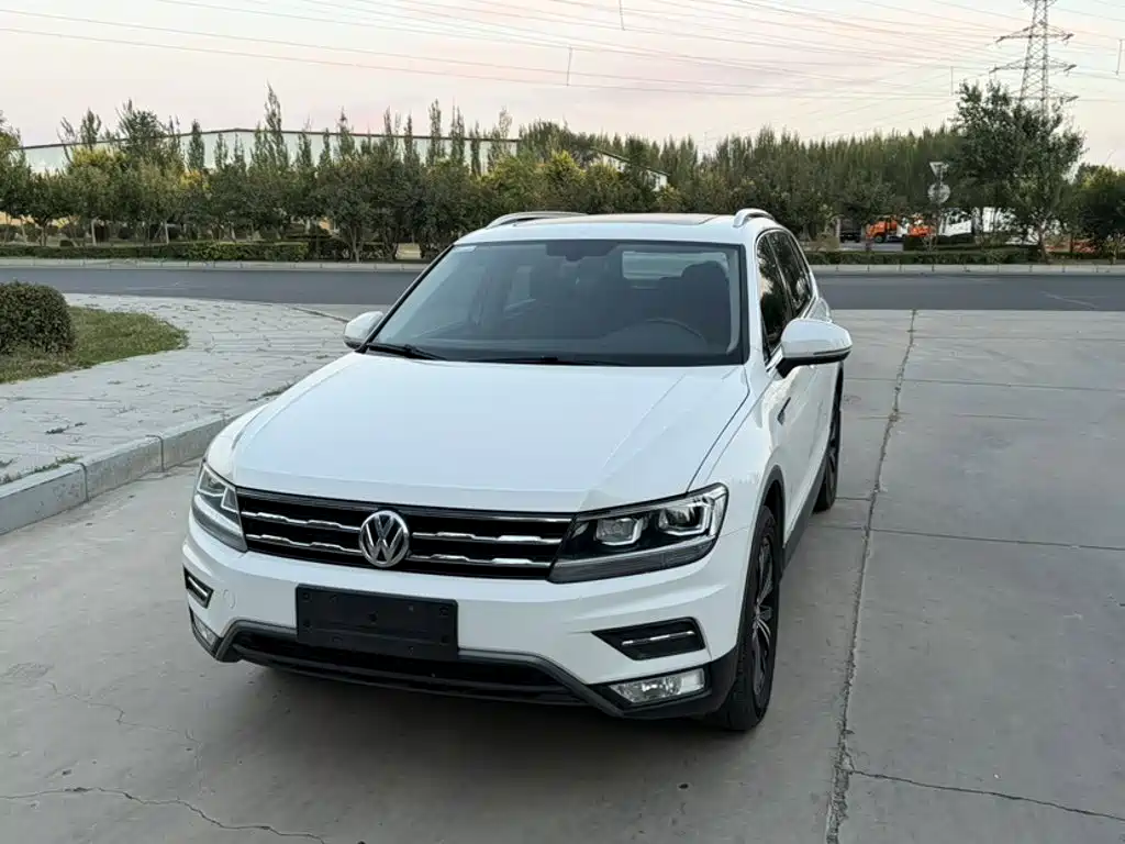 Volkswagen Tiguan L — фото 9