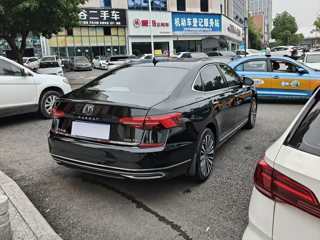 Volkswagen Passat — фото 6