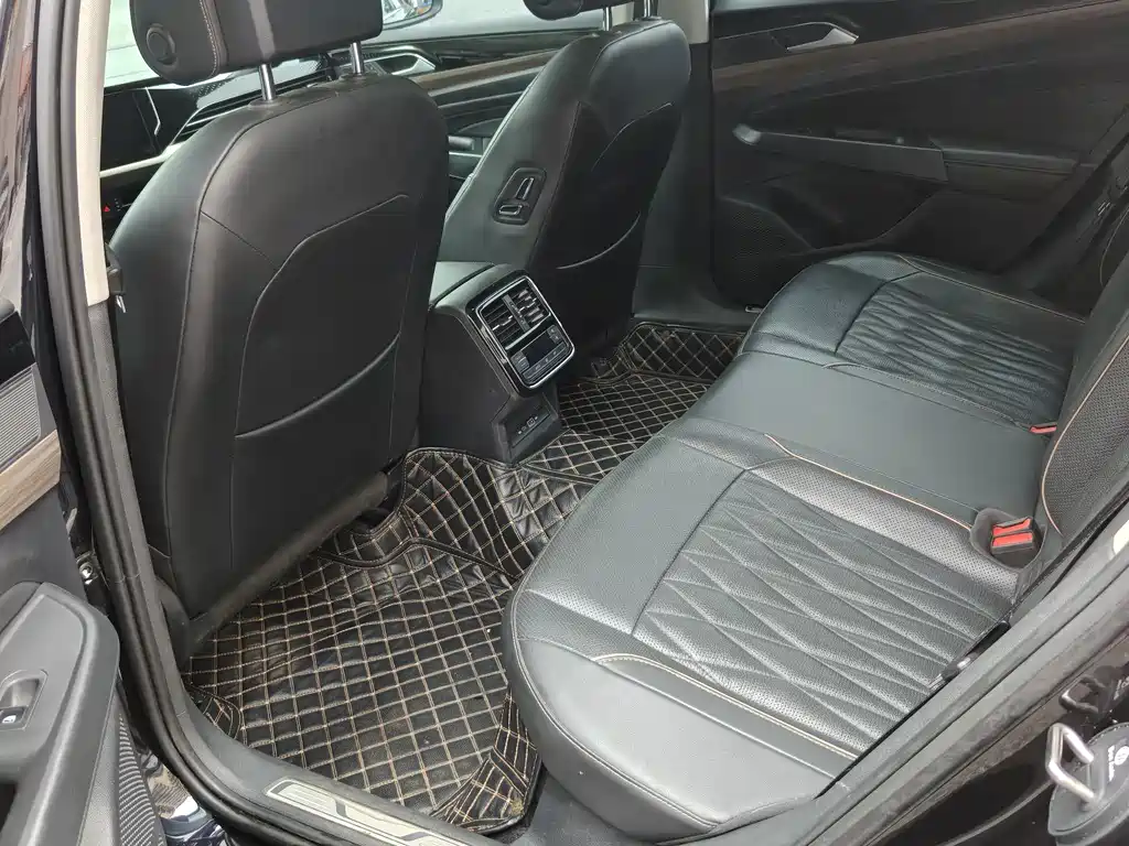 Volkswagen Passat — фото 10