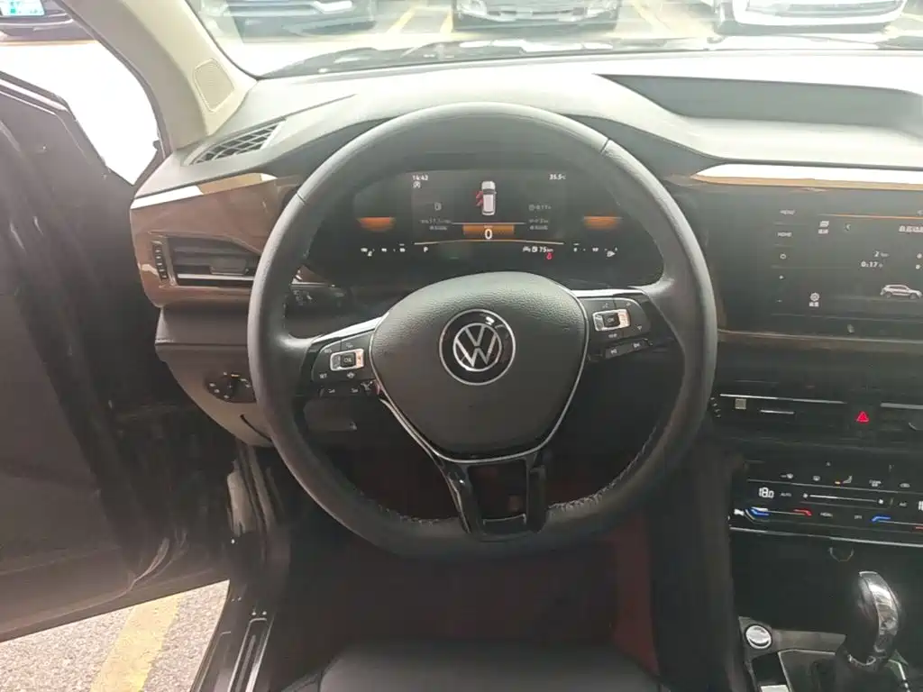 Volkswagen Tharu — фото 11