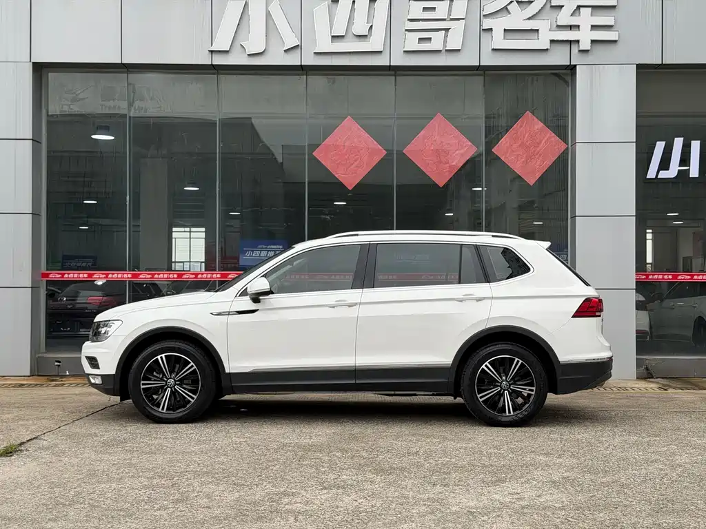Volkswagen Tiguan L — фото 3