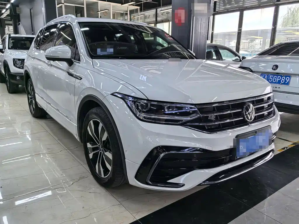Volkswagen Tiguan L — фото 3