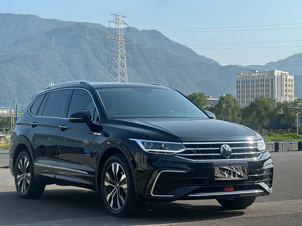 Volkswagen Tiguan L — фото 3
