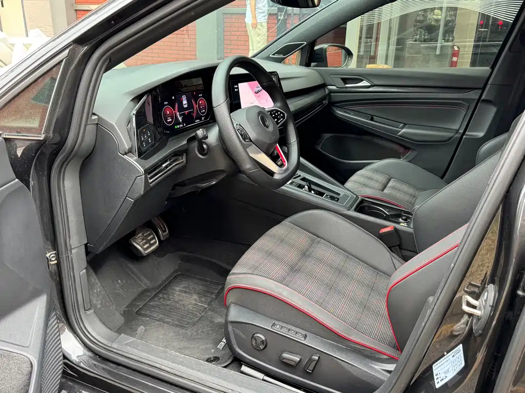 Volkswagen Golf GTI — фото 5