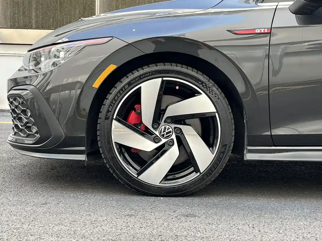 Volkswagen Golf GTI — фото 14