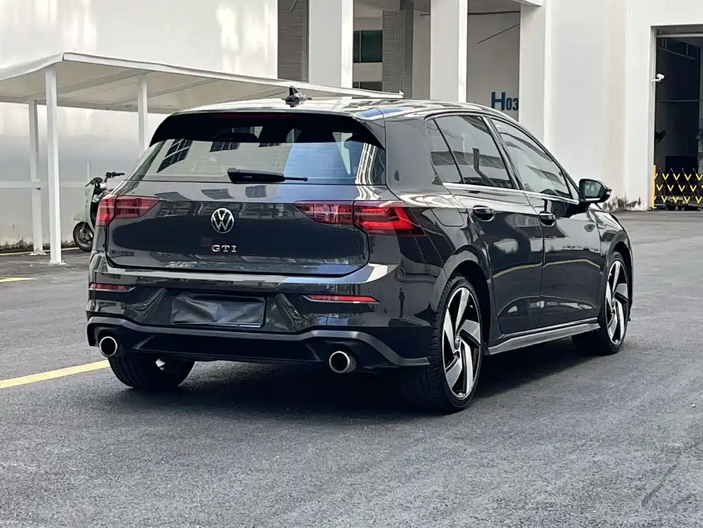 Volkswagen Golf GTI — фото 18