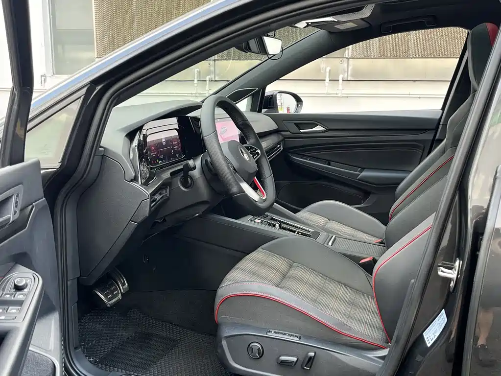 Volkswagen Golf GTI — фото 5