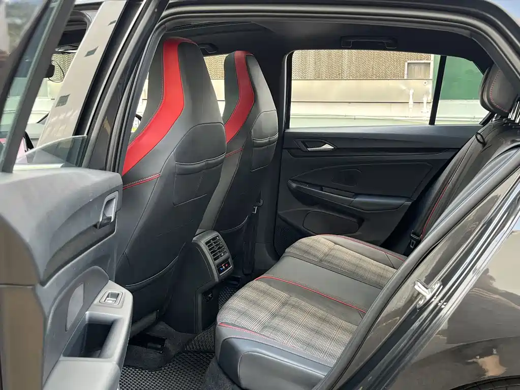Volkswagen Golf GTI — фото 7