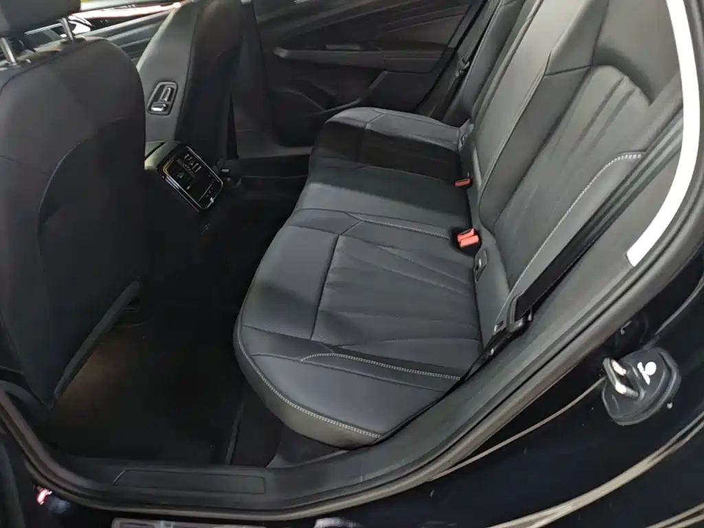 Volkswagen Passat — фото 17