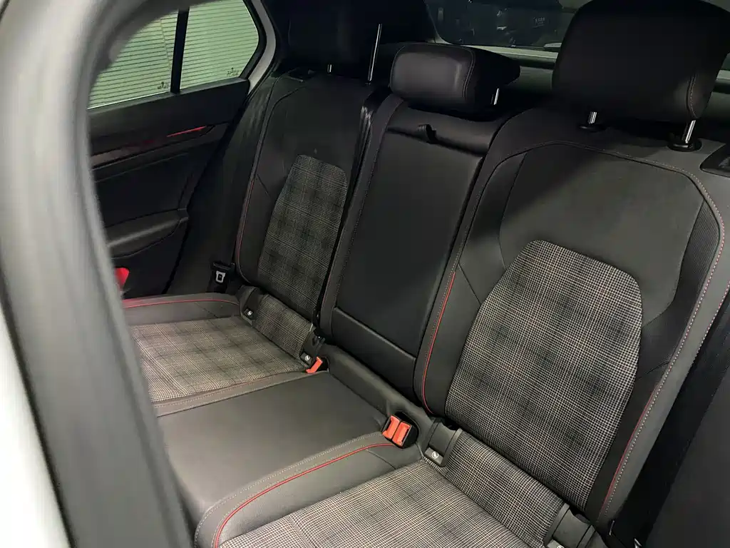 Volkswagen Golf GTI — фото 6