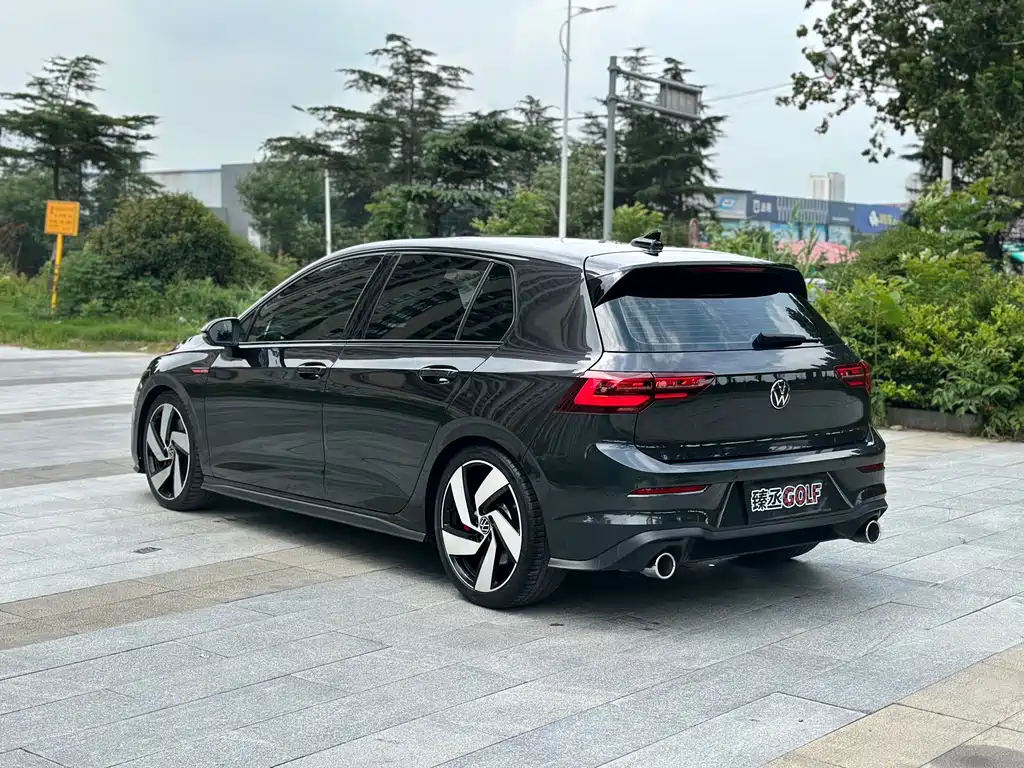 Volkswagen Golf GTI — фото 6