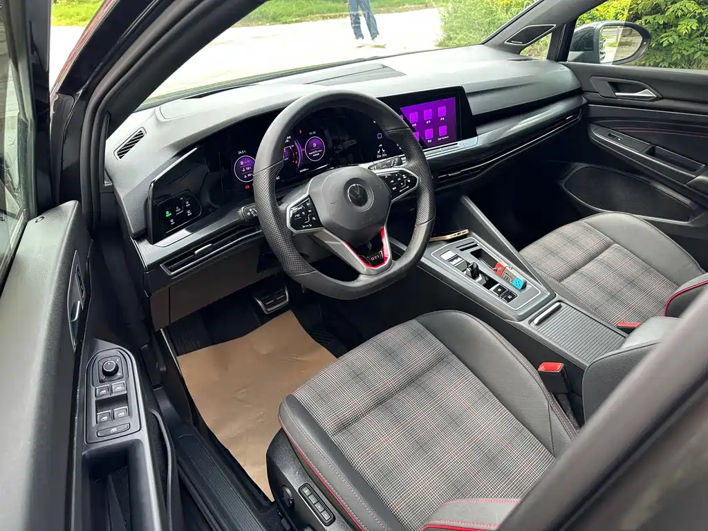 Volkswagen Golf GTI — фото 8