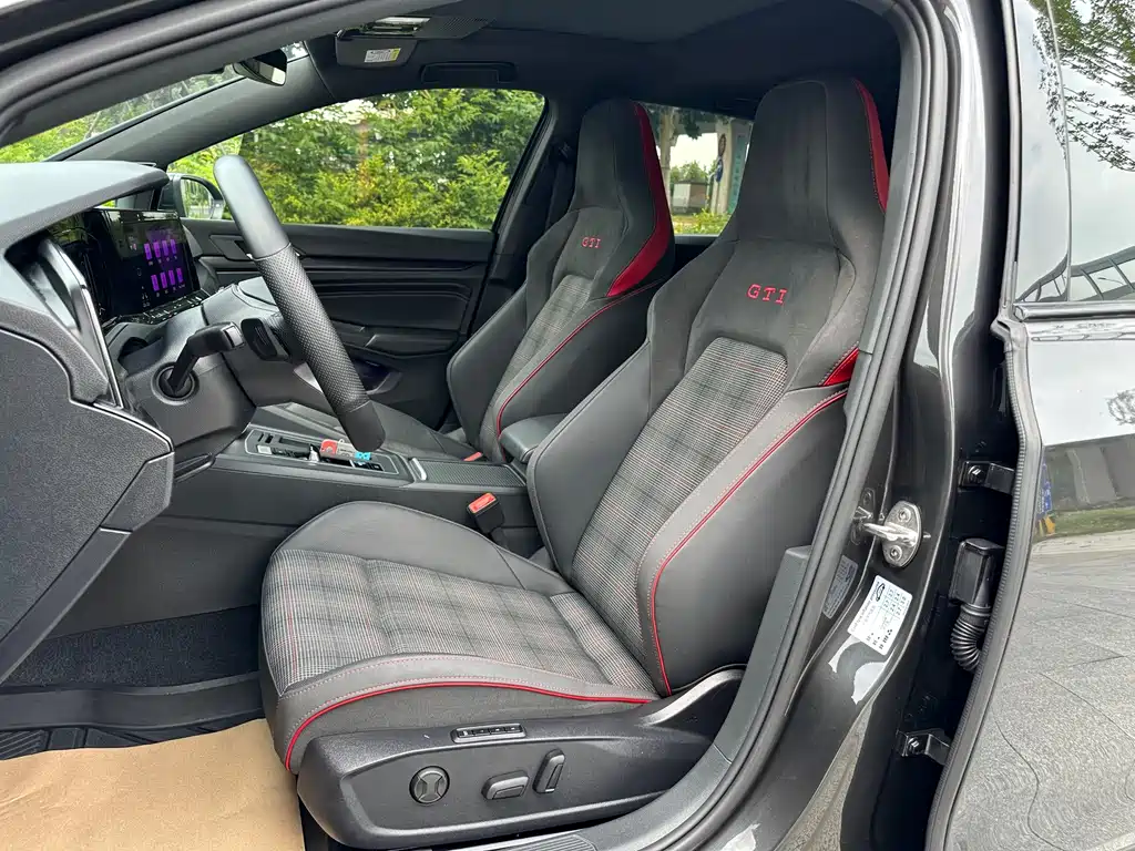 Volkswagen Golf GTI — фото 9