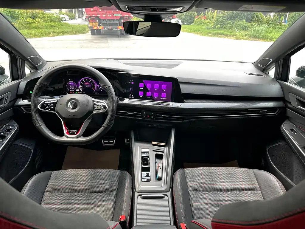 Volkswagen Golf GTI — фото 10