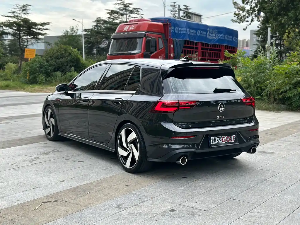 Volkswagen Golf GTI — фото 7