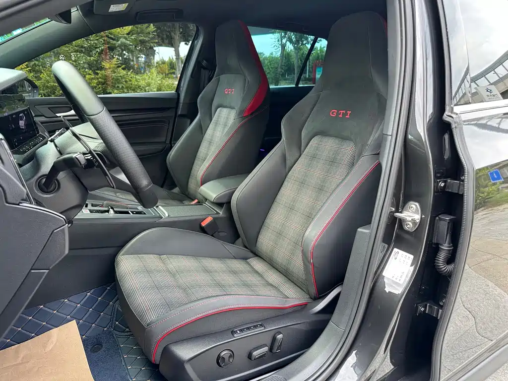 Volkswagen Golf GTI — фото 9