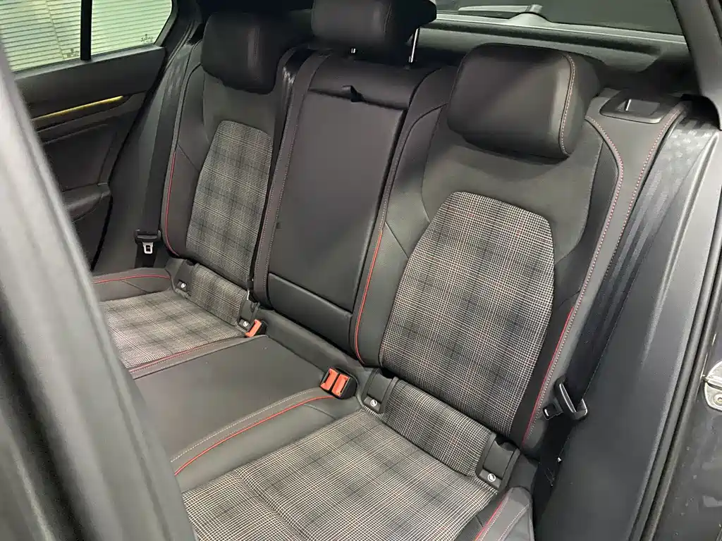 Volkswagen Golf GTI — фото 6
