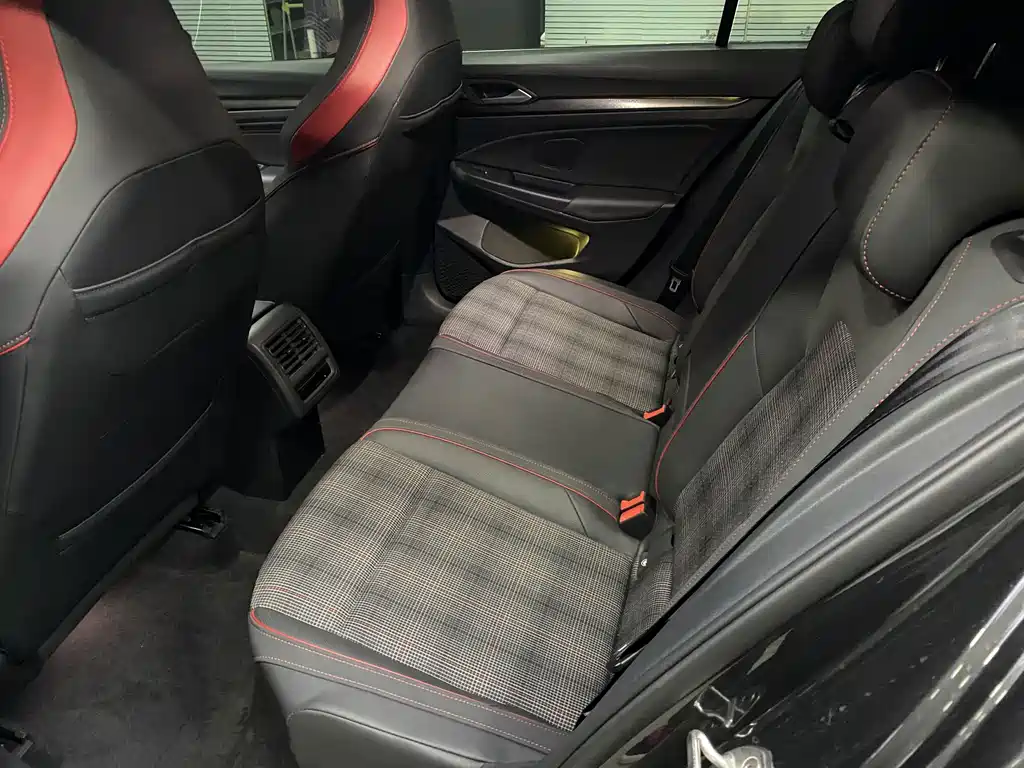 Volkswagen Golf GTI — фото 7