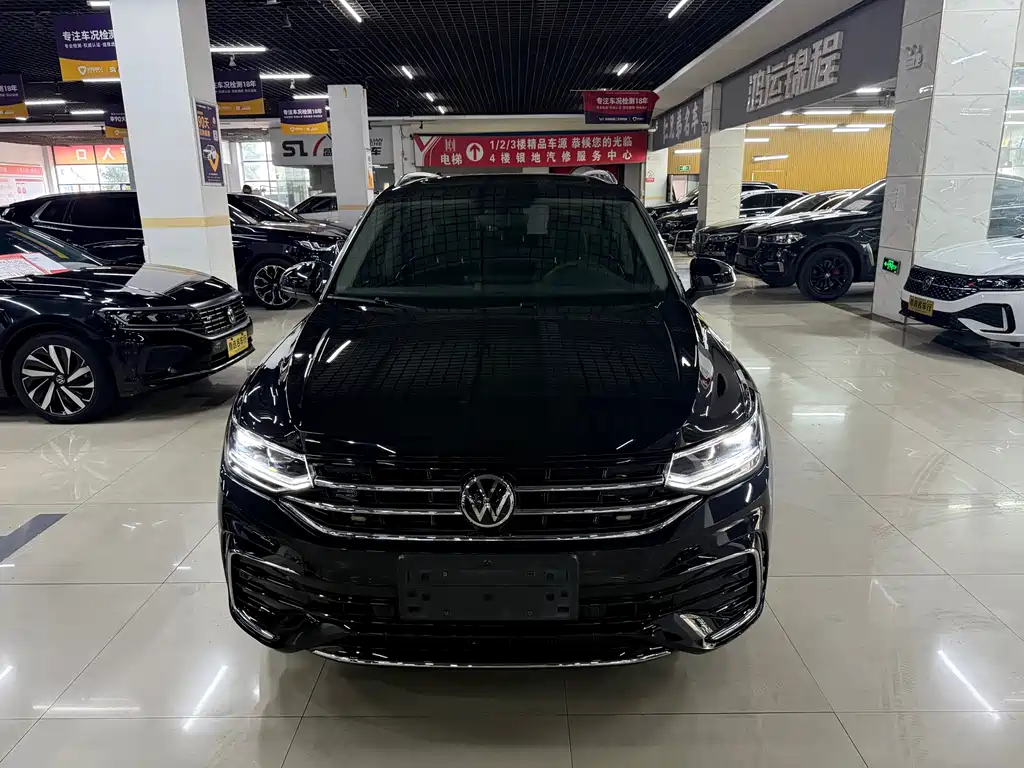 Volkswagen Tiguan L — фото 2