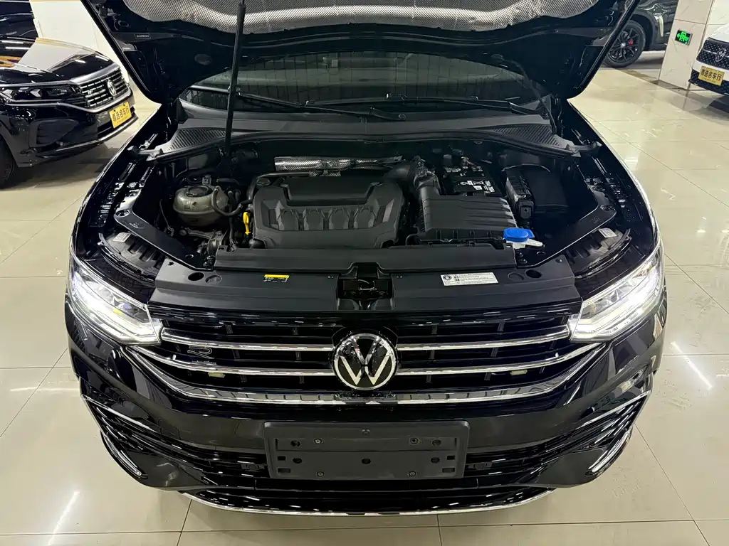 Volkswagen Tiguan L — фото 14
