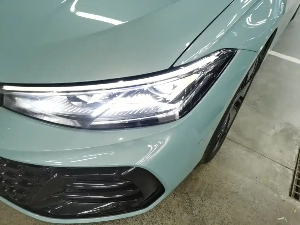 Volkswagen Passat — фото 18