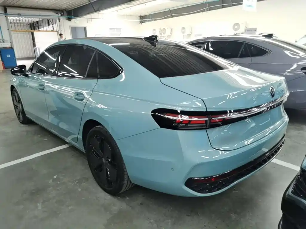 Volkswagen Passat — фото 23